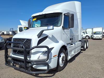 Used 2020 Volvo VNR - photo 1
