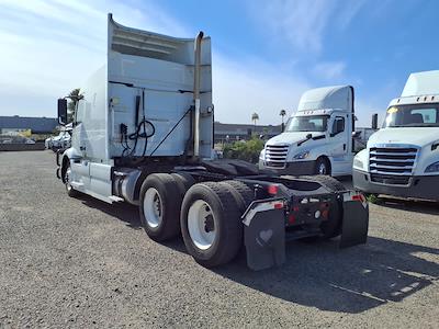 Used 2020 Volvo VNR - photo 1