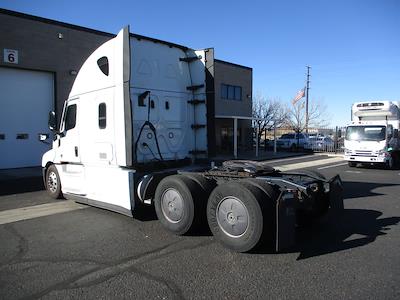 Used 2021 Freightliner Cascadia Detroit Diesel DD15 Semi Truck with Sleeper Cab for sale #508083 - photo 2