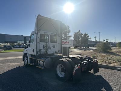 Used 2017 Freightliner Cascadia Detroit DD13 Semi Truck for sale #665122 - photo 2