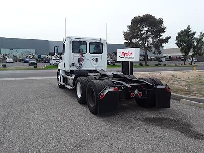 Used 2017 Freightliner Cascadia Detroit DD13 Semi Truck for sale #675048 - photo 2
