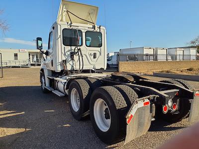 Used 2017 Freightliner Cascadia Detroit DD13 Semi Truck for sale #678823 - photo 2