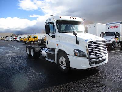 Used 2018 Freightliner Cascadia Detroit Diesel DD15 Semi Truck for sale #681072 - photo 1