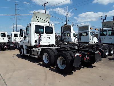 Used 2019 Freightliner Cascadia Detroit DD13 Semi Truck for sale #813669 - photo 2