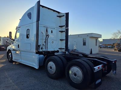 Used 2020 Freightliner Cascadia - photo 1