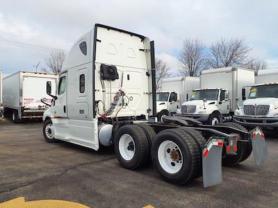 Used 2022 Freightliner Cascadia Detroit Diesel DD15 Semi Truck with Sleeper Cab for sale #511889 - photo 2