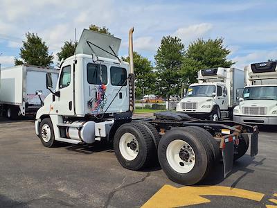 Used 2016 Freightliner Cascadia Cummins ISX Semi Truck for sale #566011 - photo 2