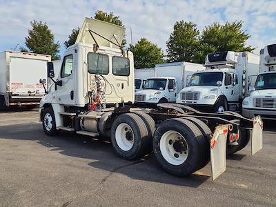 Used 2018 Freightliner Cascadia Detroit DD13 Semi Truck for sale #744621 - photo 2