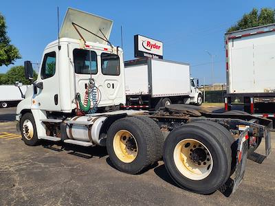 Used 2018 Freightliner Cascadia Detroit DD13 Semi Truck for sale #766893 - photo 2