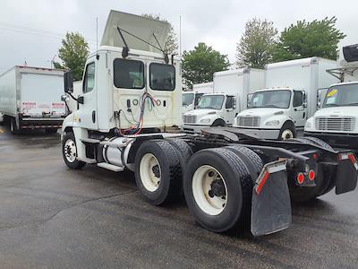 Used 2019 Freightliner Cascadia Detroit DD13 Semi Truck for sale #789791 - photo 2