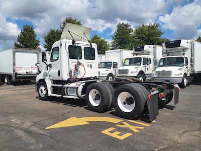 Used 2019 Freightliner Cascadia Detroit Diesel DD15 Semi Truck for sale #803944 - photo 2