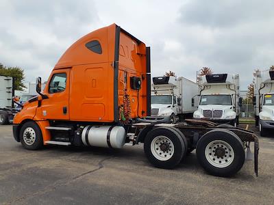 Used 2019 Freightliner Cascadia Detroit Diesel DD15 Semi Truck with Sleeper Cab for sale #806025 - photo 2