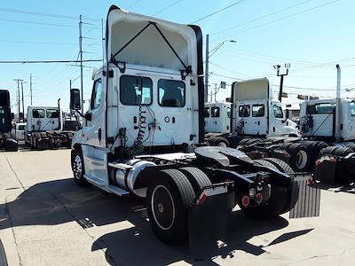 Used 2019 Freightliner Cascadia Detroit Diesel DD15 Semi Truck for sale #873434 - photo 2