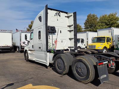 Used 2020 Freightliner Cascadia Detroit Diesel DD15 Semi Truck with Sleeper Cab for sale #875449 - photo 2