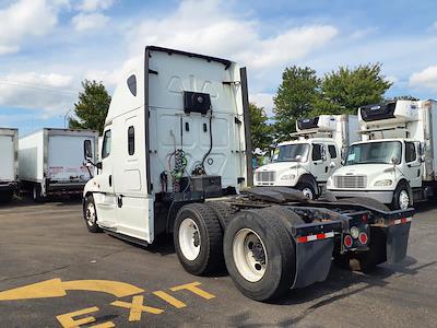 Used 2020 Freightliner Cascadia Detroit Diesel DD15 Semi Truck with Sleeper Cab for sale #875512 - photo 2