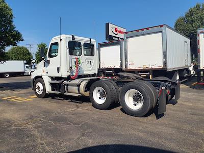 Used 2020 Freightliner Cascadia Detroit DD13 Semi Truck for sale #877194 - photo 2