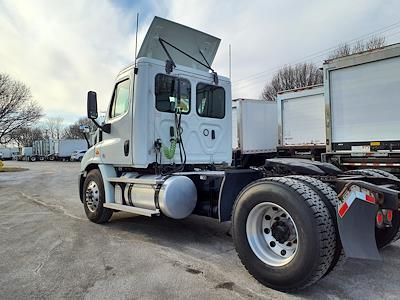 Used 2020 Freightliner Cascadia Detroit DD13 Semi Truck for sale #877584 - photo 2