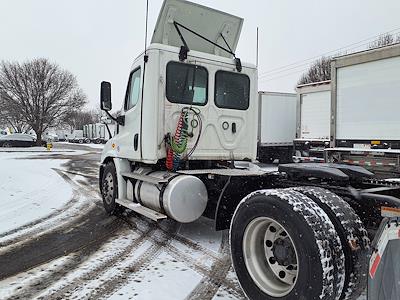 Used 2020 Freightliner Cascadia Detroit DD13 Semi Truck for sale #896050 - photo 2