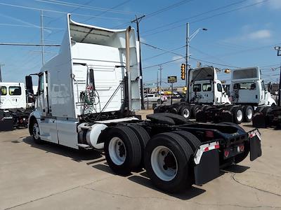 Used 2020 Volvo VNR Volvo D13 Semi Truck for sale #243498 - photo 2