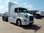 Used 2020 Volvo VNR Volvo D13 Semi Truck for sale #243498 - photo 4