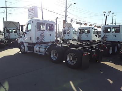 Used 2021 Freightliner Cascadia Detroit DD13 Semi Truck for sale #298346 - photo 2