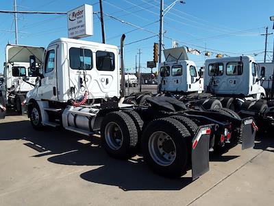 Used 2021 Freightliner Cascadia Detroit DD13 Semi Truck for sale #298352 - photo 2