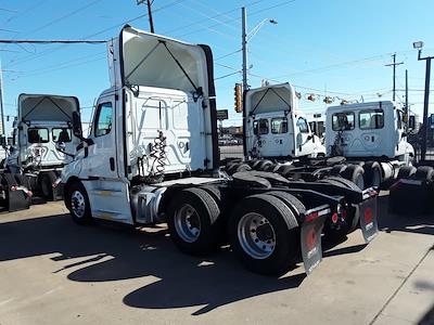 Used 2022 Freightliner Cascadia Detroit Diesel DD15 Semi Truck for sale #510491 - photo 2