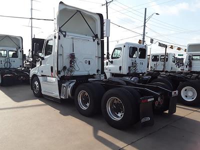 Used 2022 Freightliner Cascadia Detroit Diesel DD15 Semi Truck for sale #510806 - photo 2