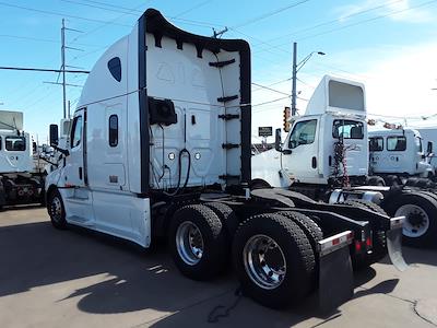 Used 2022 Freightliner Cascadia Detroit Diesel DD15 Semi Truck with Sleeper Cab for sale #560190 - photo 2
