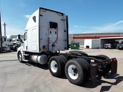 Used 2018 Freightliner Cascadia Detroit Diesel DD15 Semi Truck with Sleeper Cab for sale #590112 - photo 2