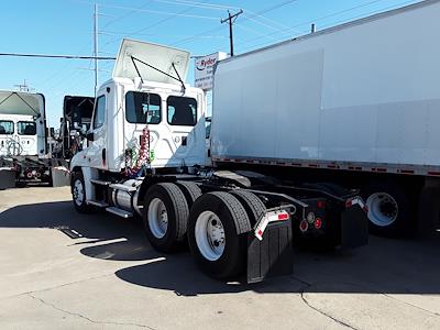 Used 2016 Freightliner Cascadia Cummins ISX Semi Truck for sale #658107 - photo 2