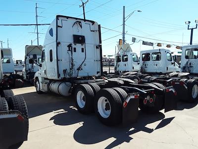 Used 2017 Freightliner Cascadia Cummins ISX Semi Truck with Sleeper Cab for sale #667679 - photo 2