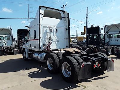 Used 2017 Freightliner Cascadia Detroit DD13 Semi Truck with Sleeper Cab for sale #675508 - photo 2