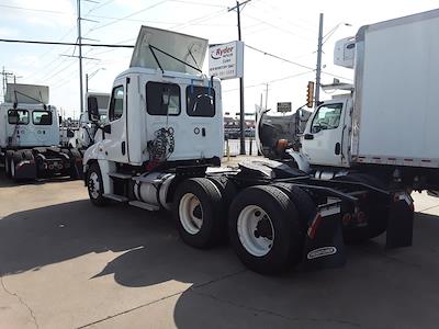 Used 2018 Freightliner Cascadia Detroit DD13 Semi Truck for sale #776591 - photo 2
