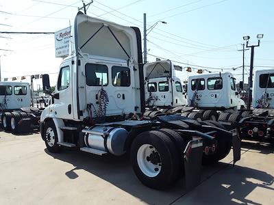 Used 2019 Freightliner Cascadia Detroit DD13 Semi Truck for sale #808636 - photo 2