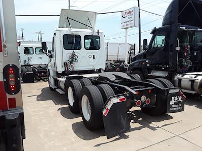 Used 2019 Freightliner Cascadia Detroit DD13 Semi Truck for sale #809035 - photo 2