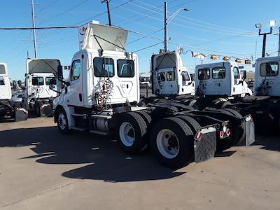 Used 2019 Freightliner Cascadia Detroit Diesel DD15 Semi Truck for sale #813124 - photo 2