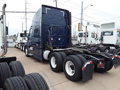 Used 2019 Freightliner Cascadia Detroit Diesel DD15 Semi Truck with Sleeper Cab for sale #813175 - photo 2