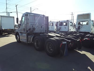 Used 2019 Freightliner Cascadia Detroit Diesel DD15 Semi Truck for sale #870527 - photo 2