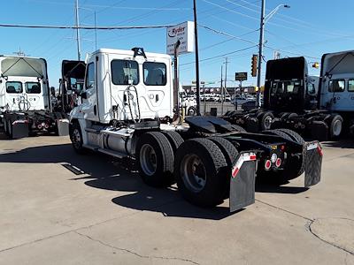 Used 2019 Freightliner Cascadia Detroit DD13 Semi Truck for sale #875229 - photo 2
