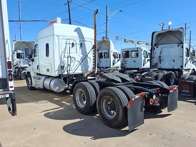 Used 2020 Freightliner Cascadia - photo 1