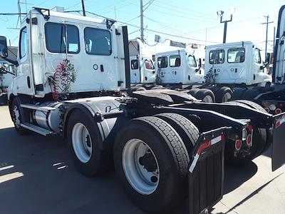 Used 2019 Freightliner Cascadia Detroit DD13 Semi Truck for sale #877699 - photo 2