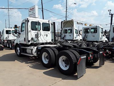 Used 2019 Freightliner Cascadia Detroit DD13 Semi Truck for sale #877700 - photo 2