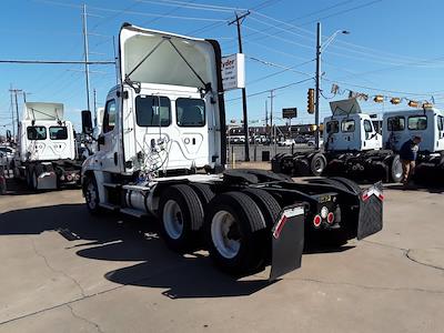 Used 2020 Freightliner Cascadia Detroit DD13 Semi Truck for sale #885352 - photo 2