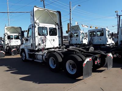 Used 2020 Freightliner Cascadia Detroit DD13 Semi Truck for sale #885353 - photo 2