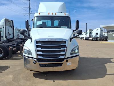 Used 2020 Freightliner Cascadia - photo 1