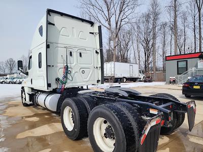 Used 2020 Freightliner Cascadia - photo 1