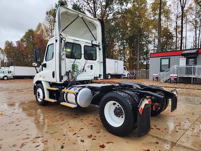 Used 2017 Freightliner Cascadia Detroit DD13 Semi Truck for sale #665114 - photo 2