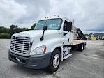 Used 2018 Freightliner Cascadia Day Cab Flatbed Truck for sale #680544 - photo 1