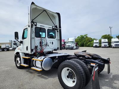 Used 2018 Freightliner Cascadia Detroit DD13 Semi Truck for sale #683701 - photo 2
